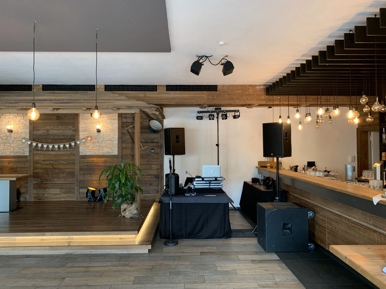 Musik-DJ-Setup von PT Motion