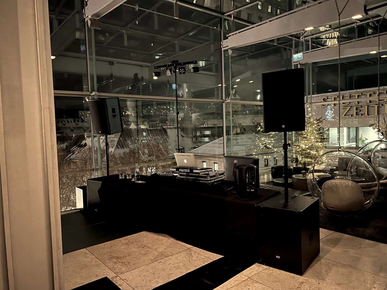 Musik-DJ-Setup von PT Motion