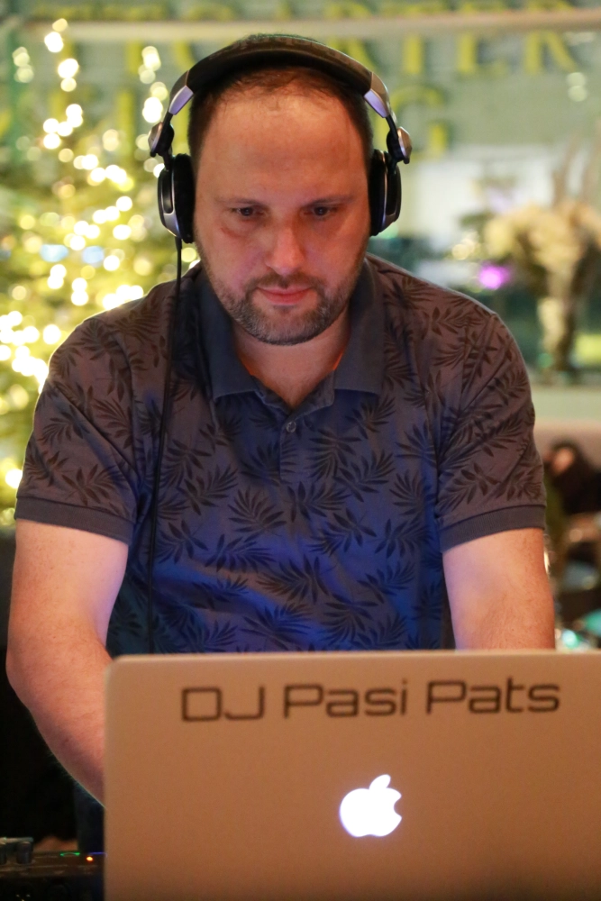 Pashalis Tsiotras mit Laptop